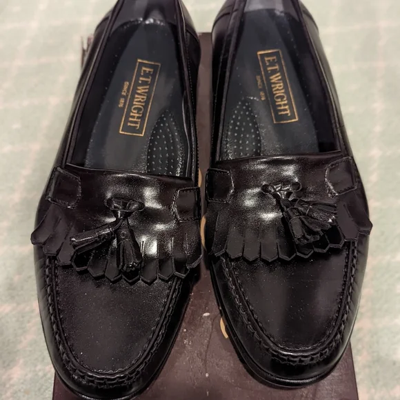 Vintage 70's black Leather E.T Wright tassel loafers. Size 9.5 EEE